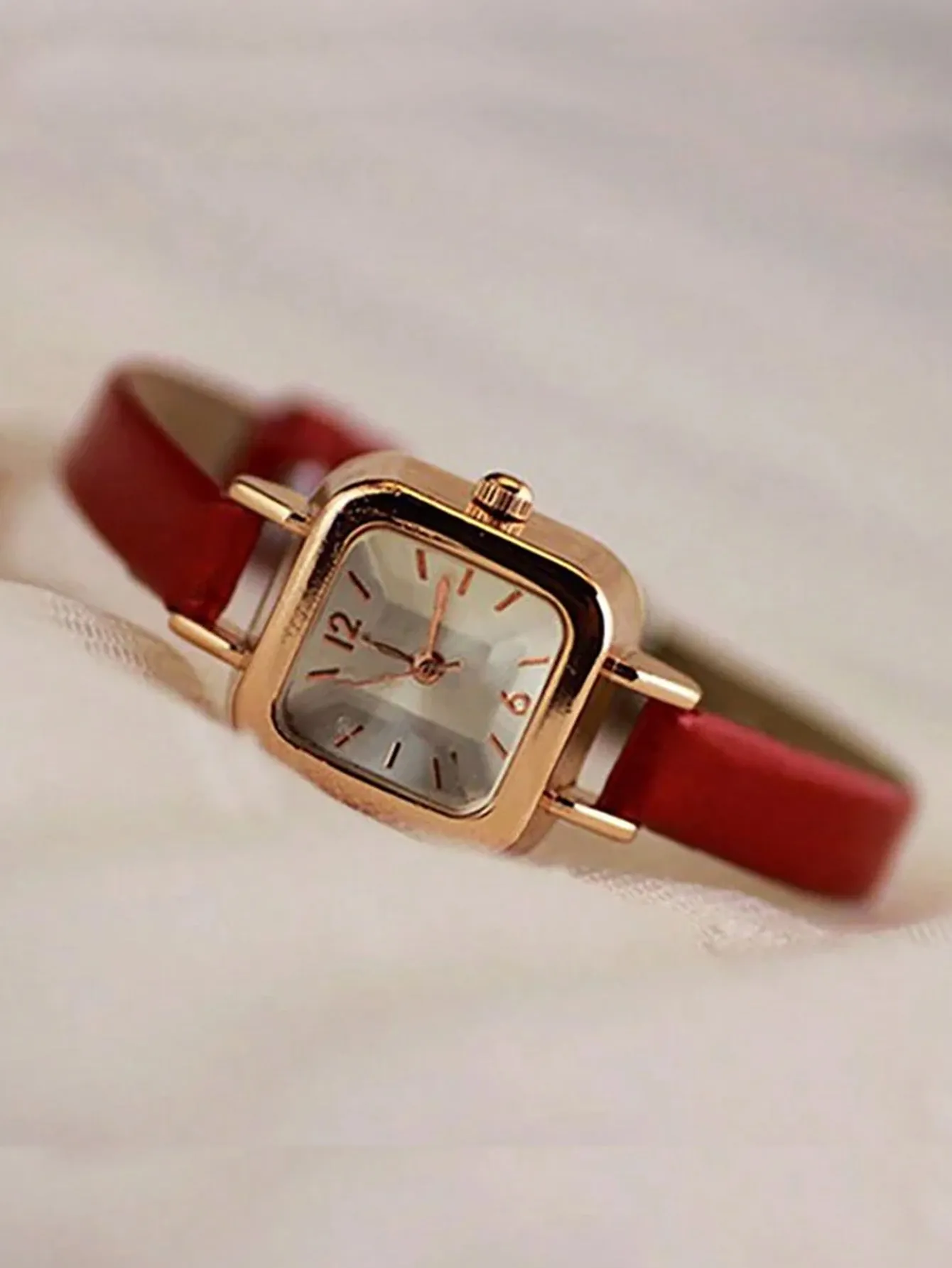 1pc Quartz Watch With Pu Strap And Square Small Watch Case- FD ⚡
