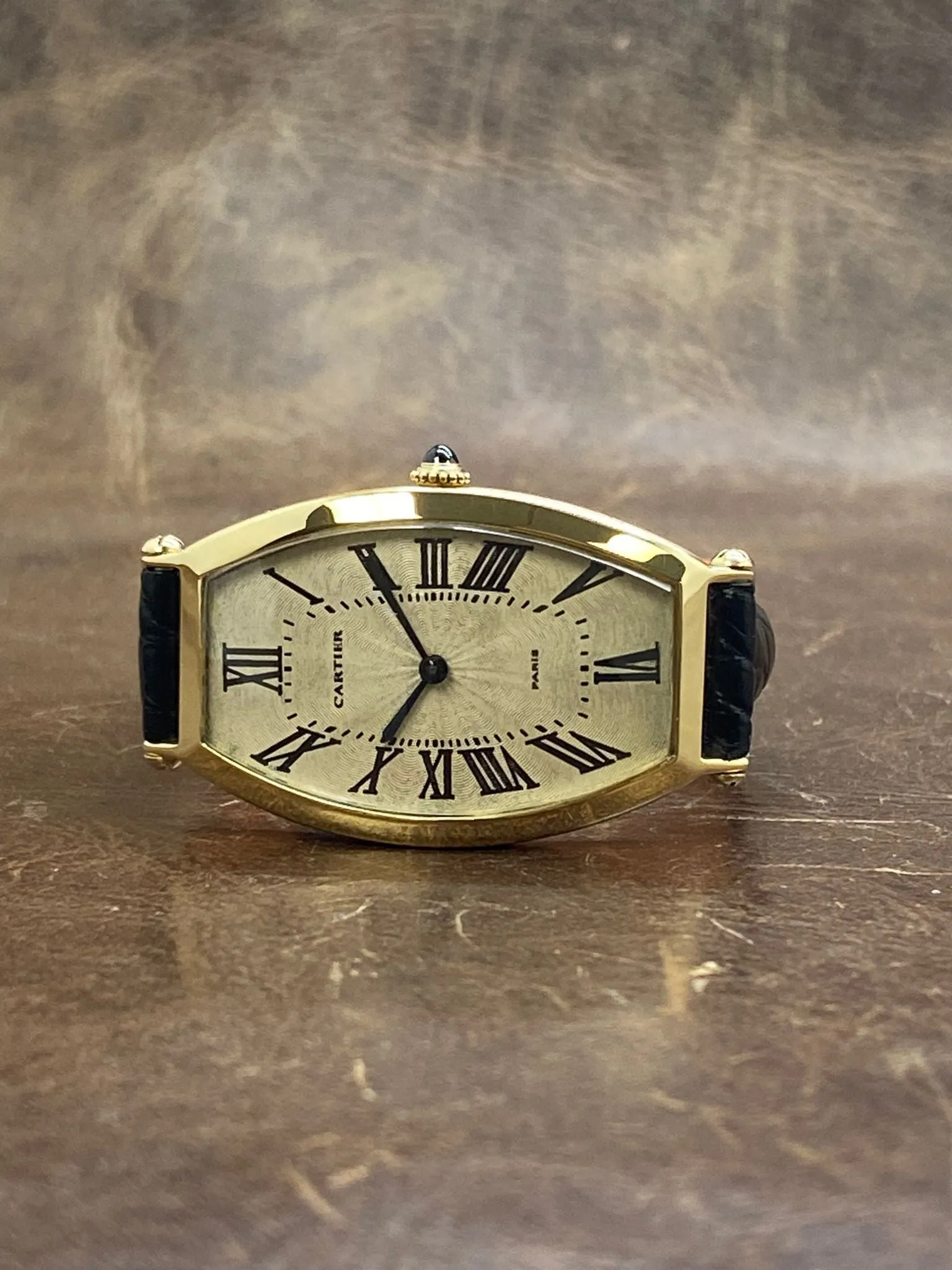 Cartier 18K Yellow Gold Tonneau Paris Silver Dial Manual winding Watch
