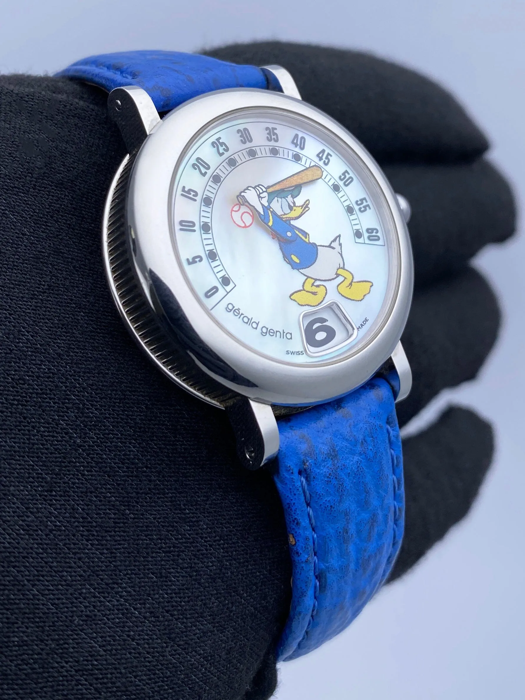 Gérald Genta Retro Disney G.3612 Donald Duck MOP Dial Mens Watch Papers