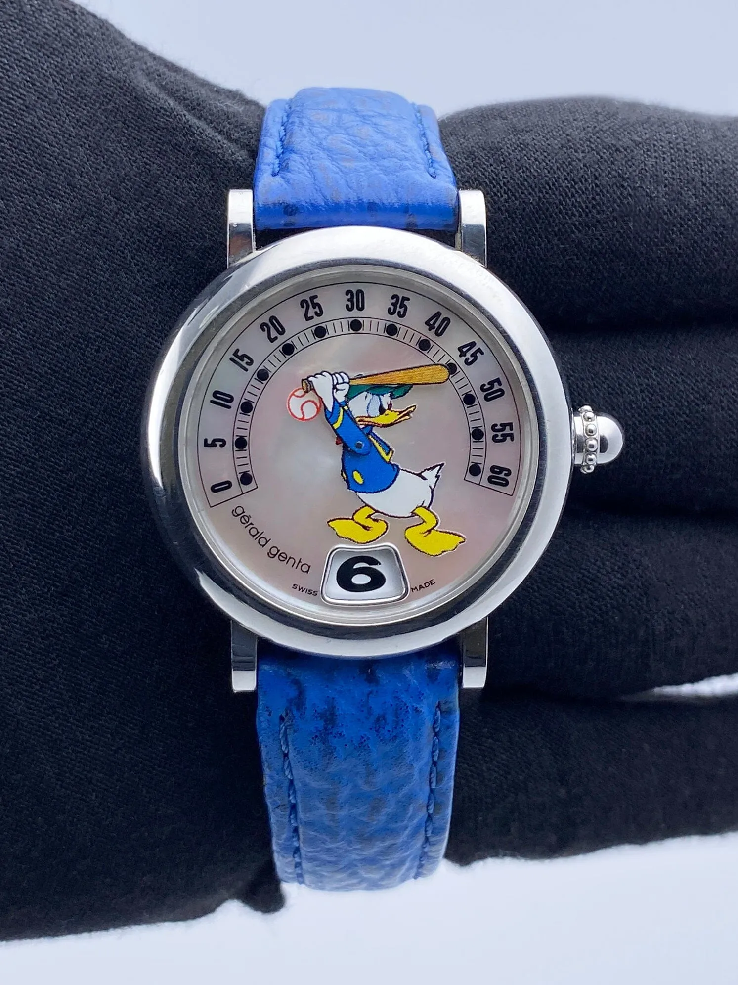 Gérald Genta Retro Disney G.3612 Donald Duck MOP Dial Mens Watch Papers