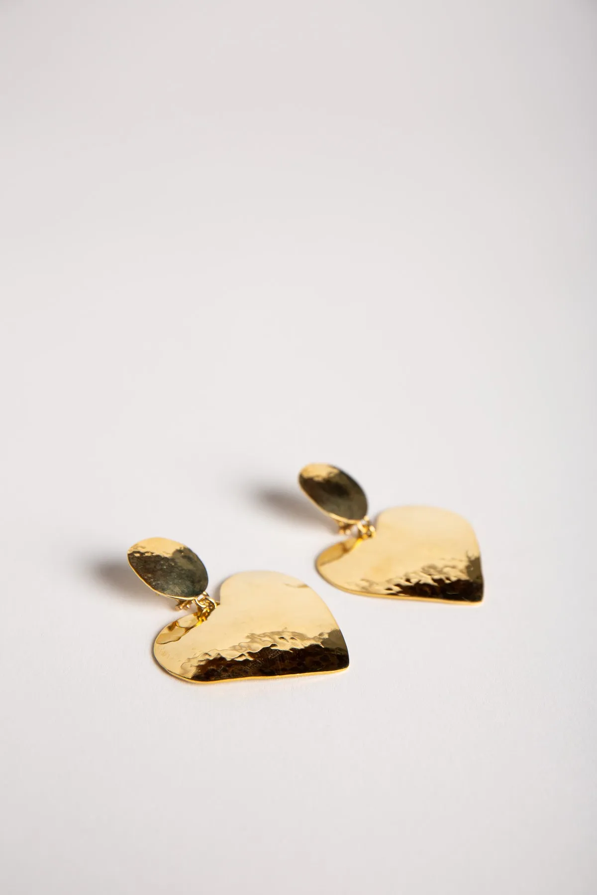MAUD JEWELRY | 18K YELLOW GOLD HEART EARRINGS