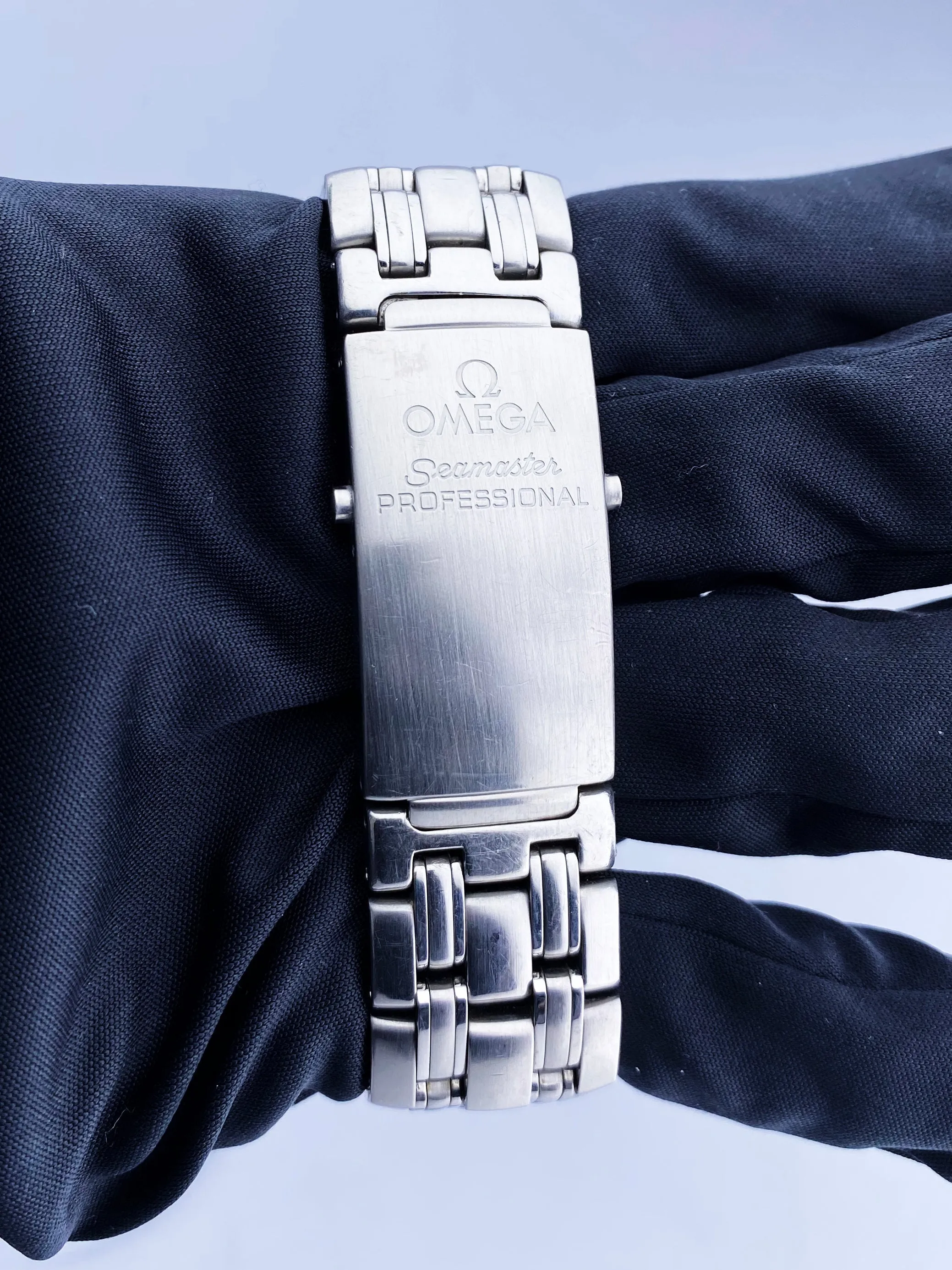 Omega Seamaster 2541.80.00  Mens Watch