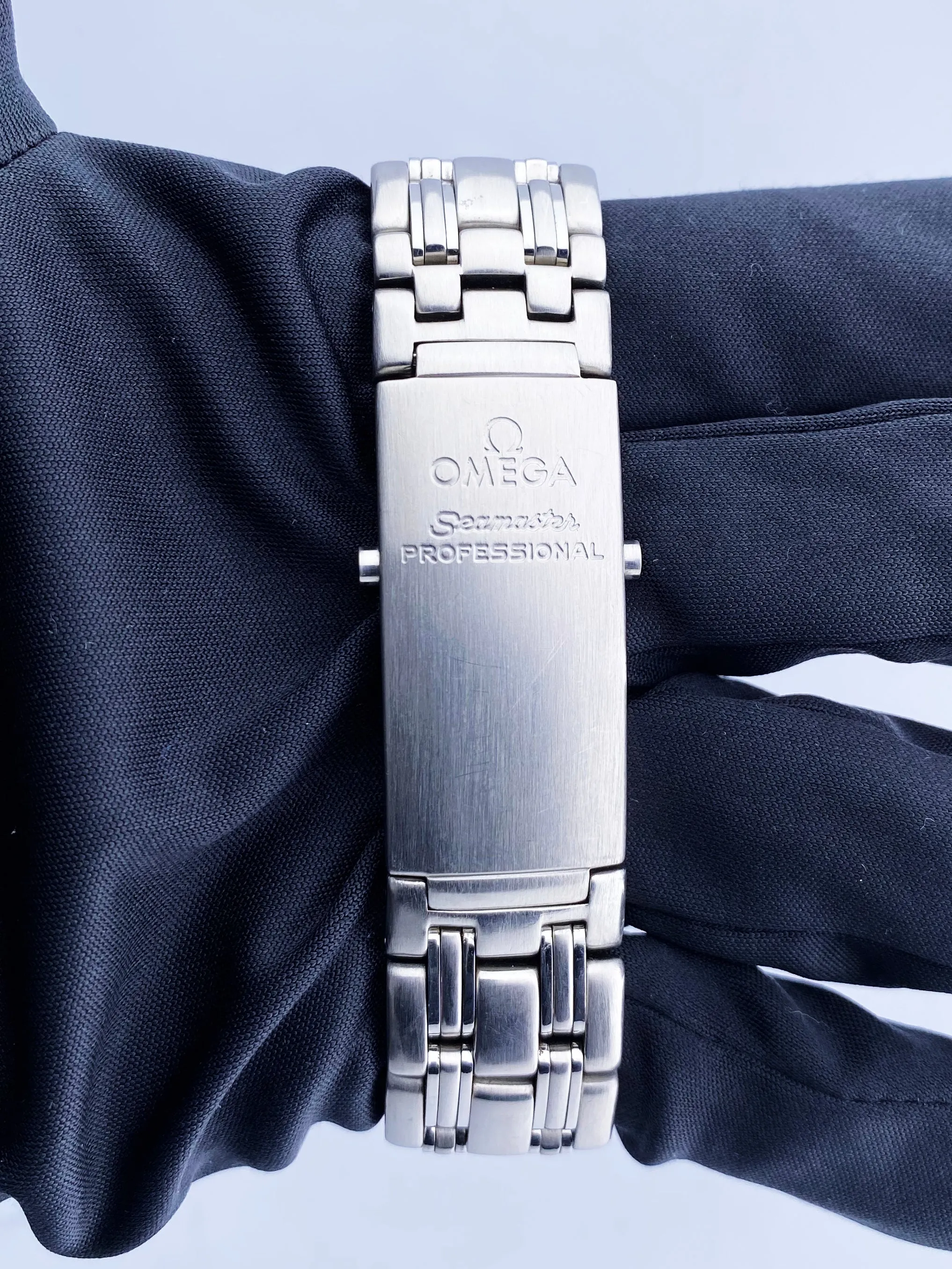 Omega Seamaster Professional 2562.80.00 Mens Watch