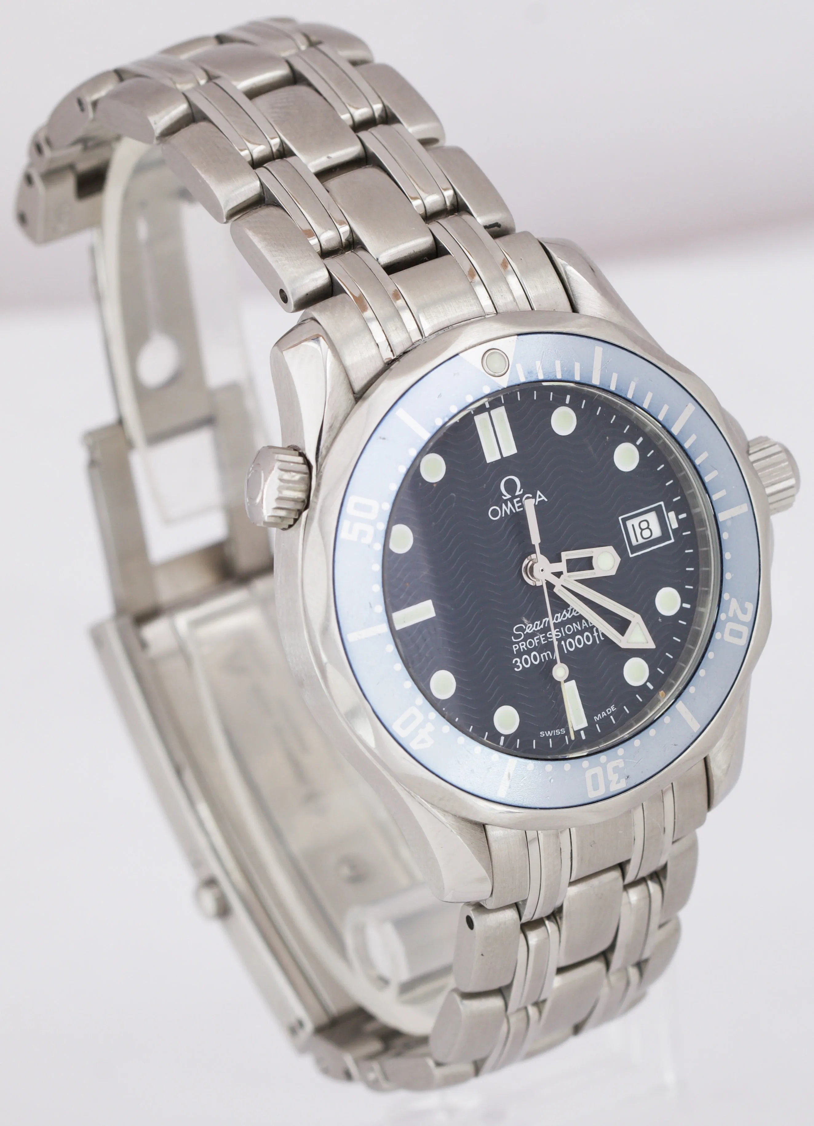 Omega Seamaster Professional 300M Blue Wave Quartz 36mm Date Dive Watch 2561.80