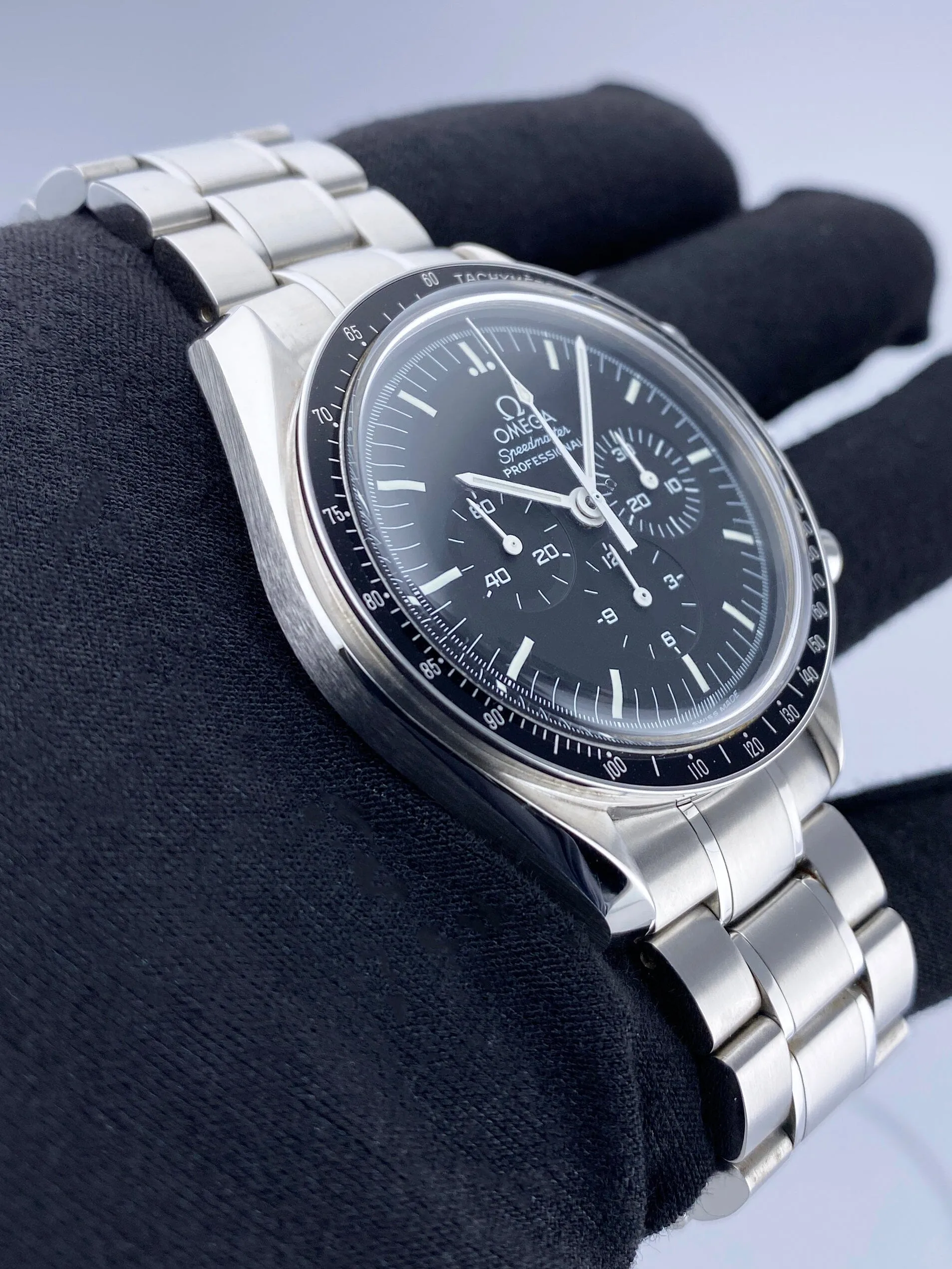 Omega Speedmaster 3570.50.00 Professional MOONWATCH Mens Watch