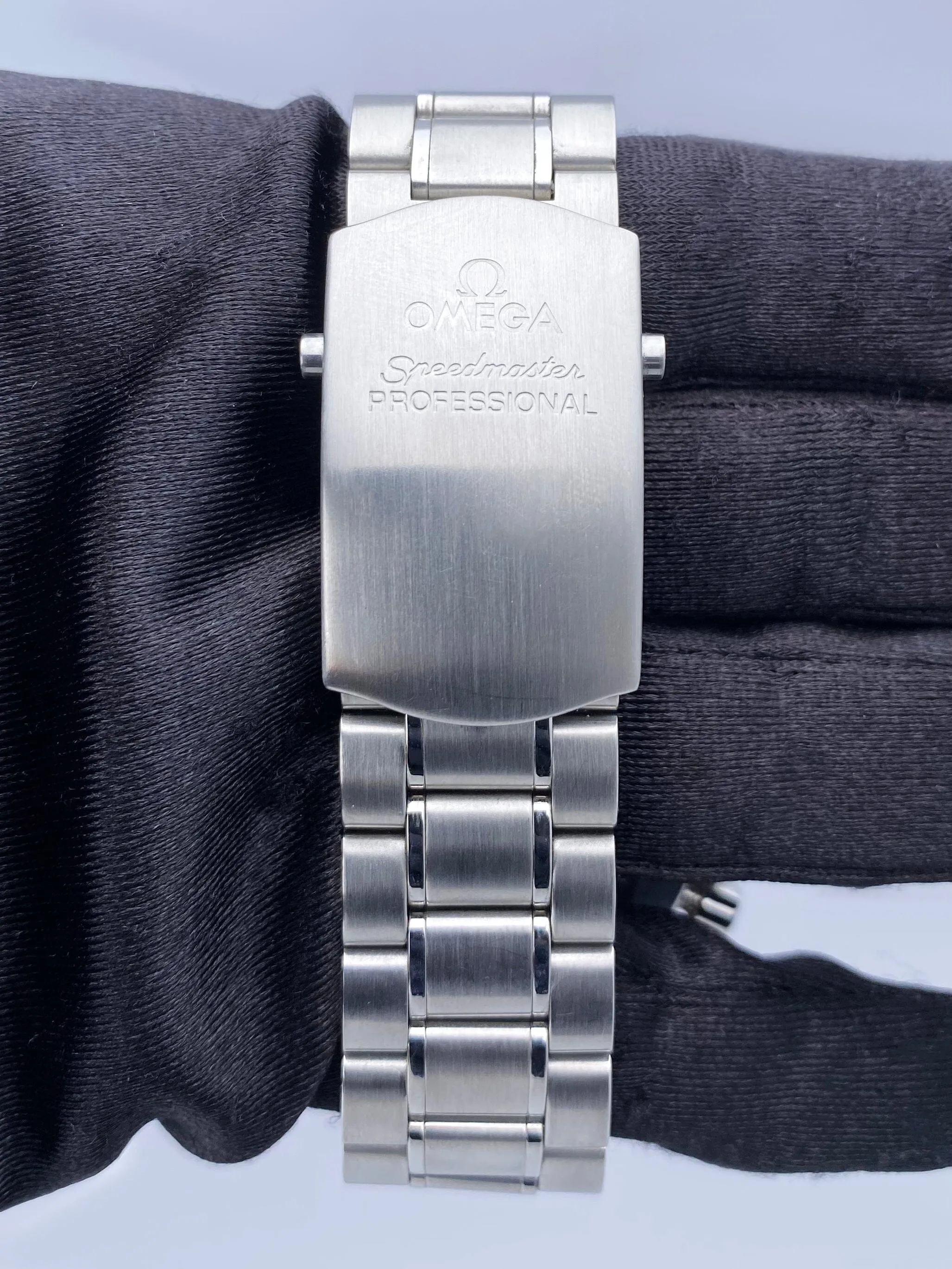 Omega Speedmaster 3570.50.00 Professional MOONWATCH Mens Watch