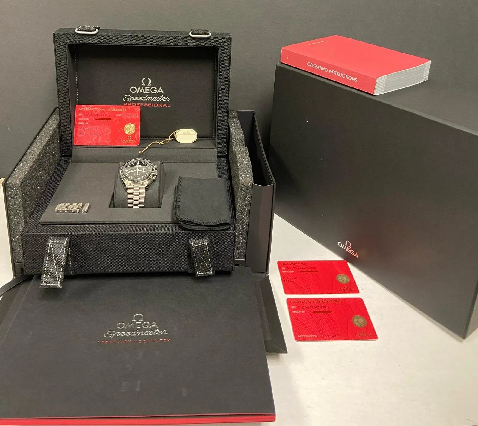 Omega Speedmaster Moonwatch Professional BNIB Unworn 310.30.42.50.01.002 Black Dial Manual Wind Men's Watch