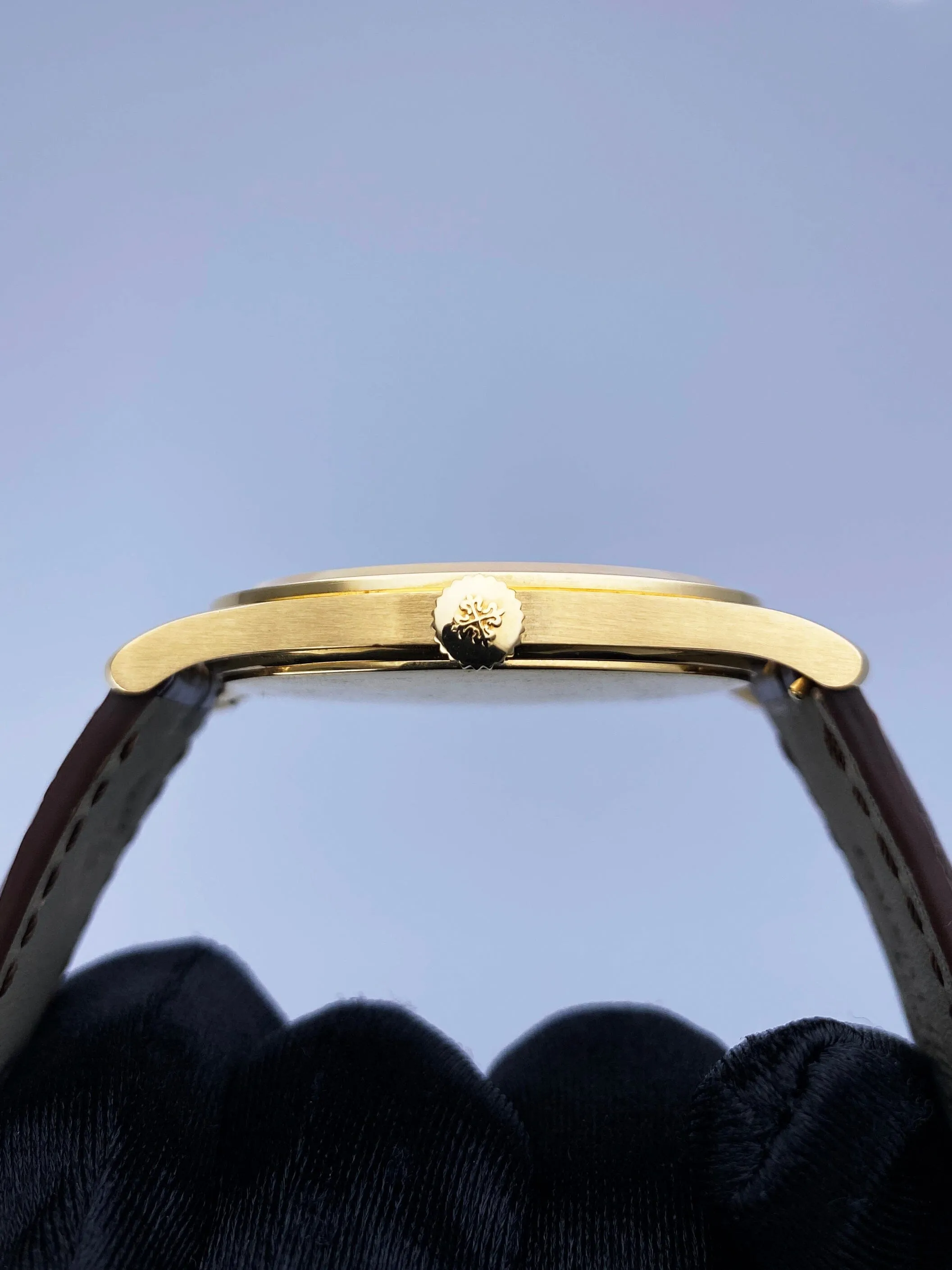 Patek Philippe Calatrava 5196J 18K Yellow Gold Mens Watch