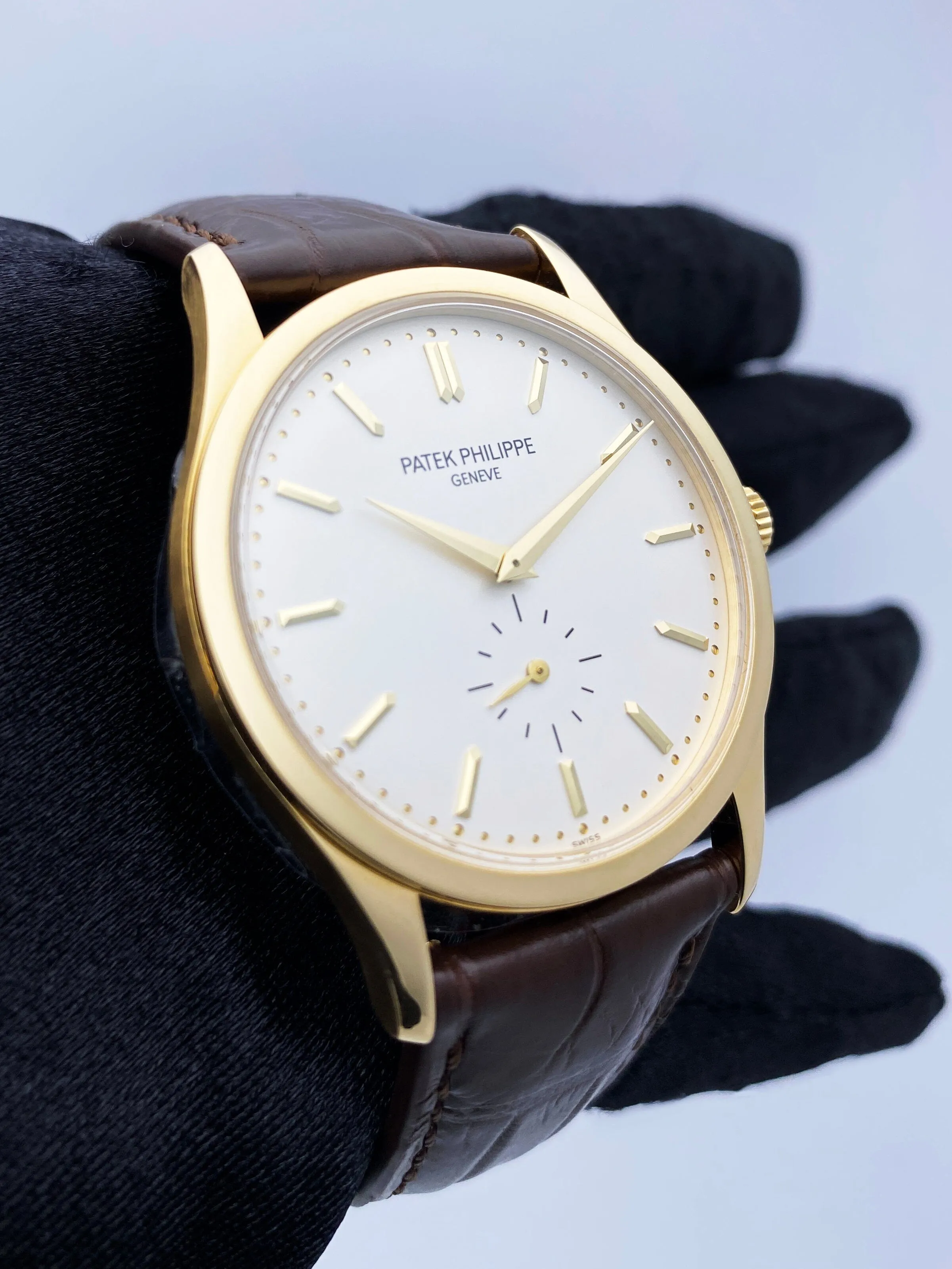 Patek Philippe Calatrava 5196J 18K Yellow Gold Mens Watch