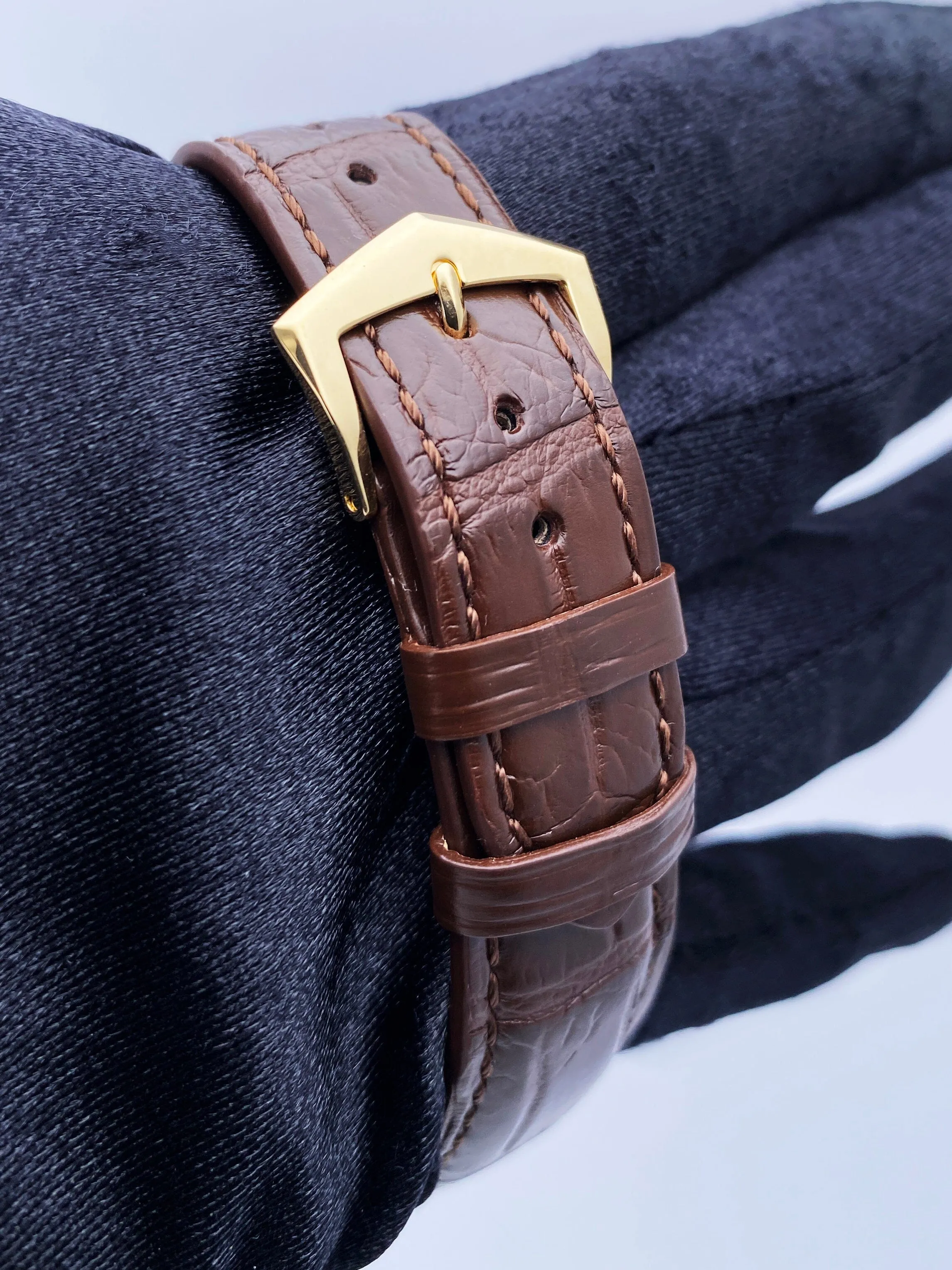Patek Philippe Calatrava 5196J 18K Yellow Gold Mens Watch