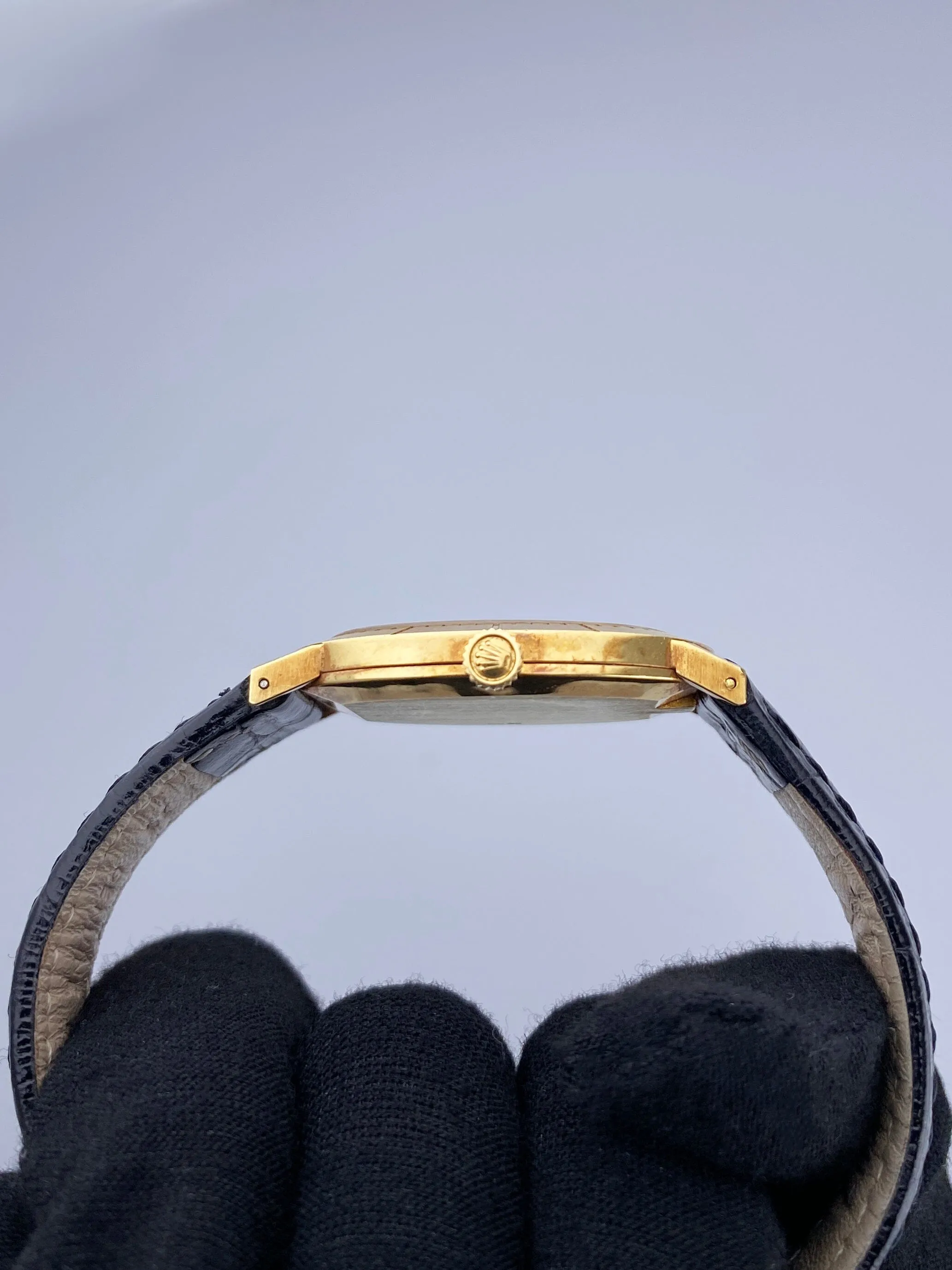 Rolex Cellini 4056 Red Vignette Dial 18K Yellow Gold Mens Watch