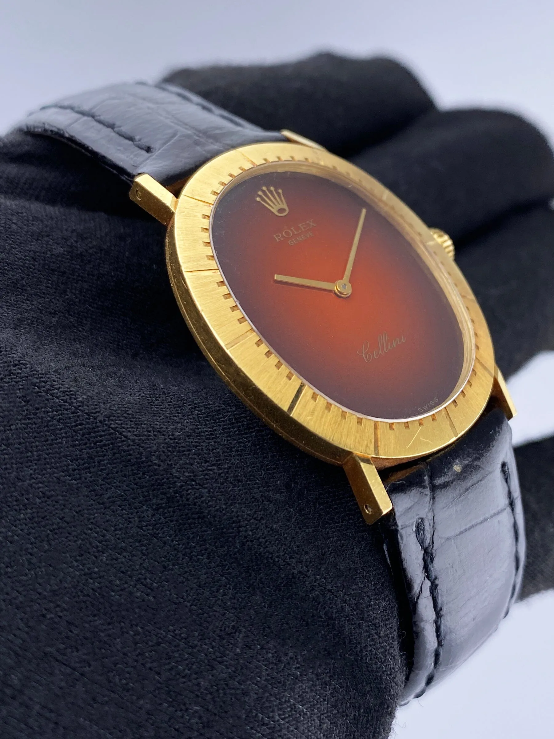 Rolex Cellini 4056 Red Vignette Dial 18K Yellow Gold Mens Watch