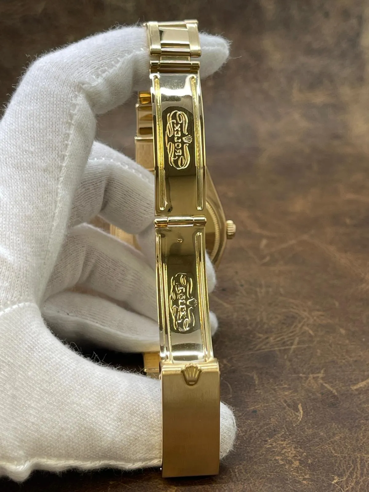 Rolex Date 34mm 18K Yellow Gold 1501 White Dial Automatic Watch