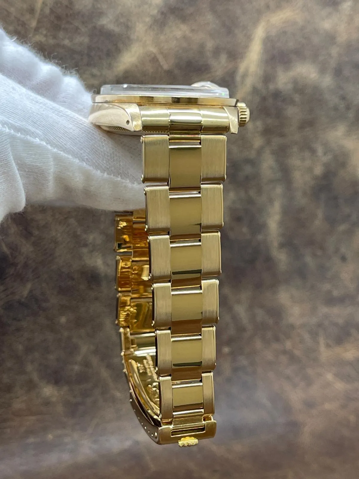 Rolex Date 34mm 18K Yellow Gold 1501 White Dial Automatic Watch