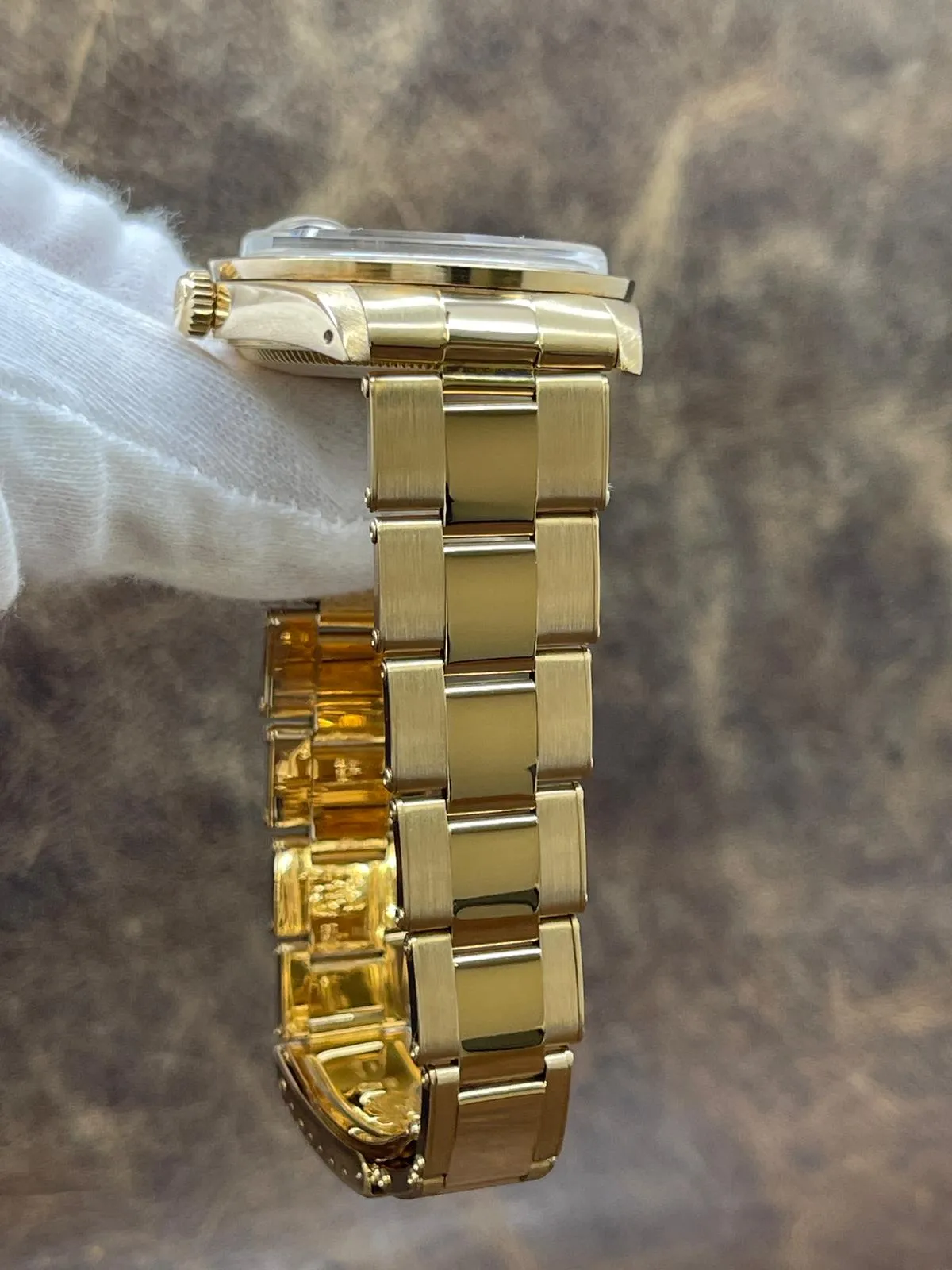 Rolex Date 34mm 18K Yellow Gold 1501 White Dial Automatic Watch