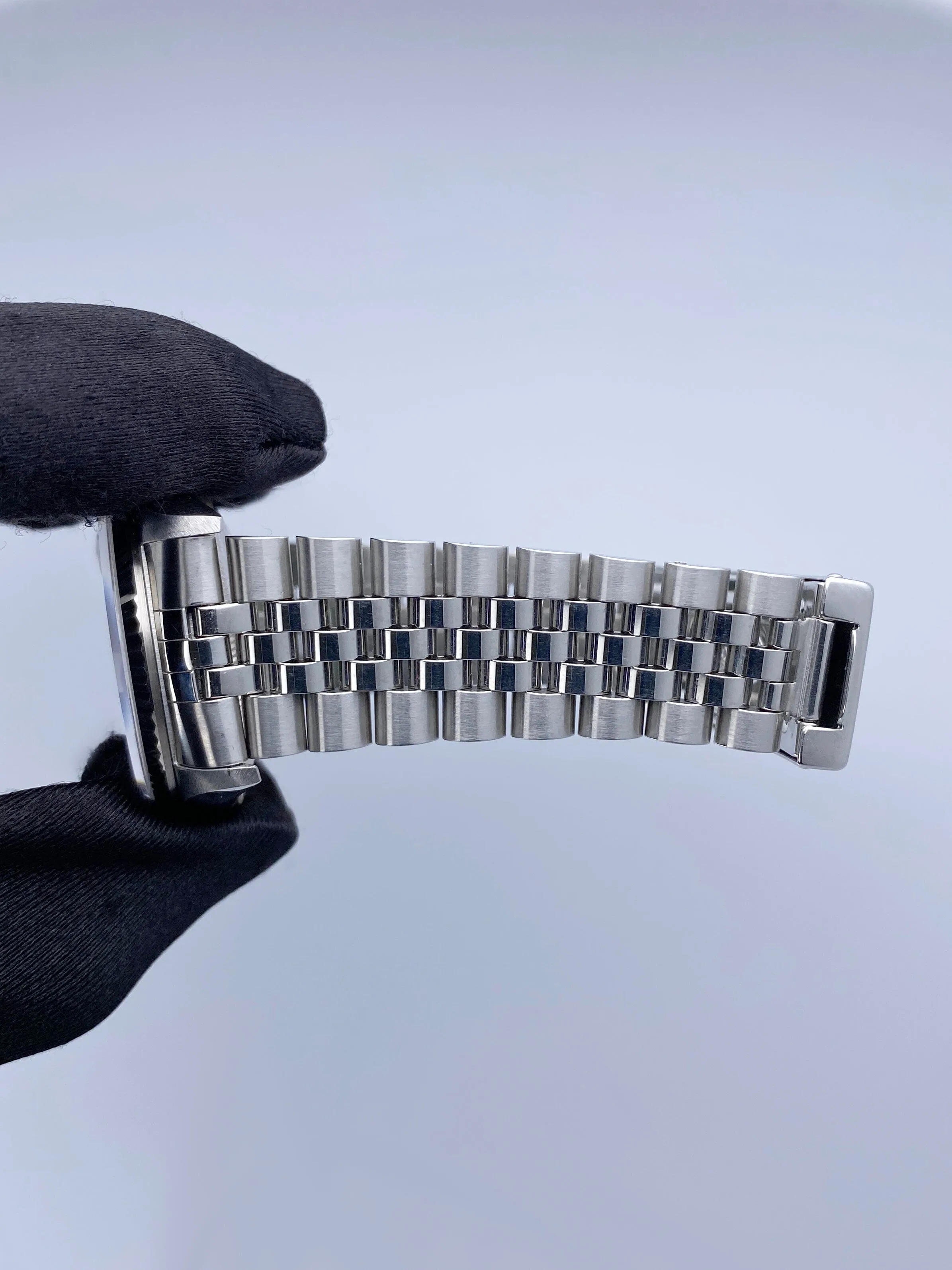 Rolex Datejust 16234 Silver Linen Dial Mens Watch Box Papers