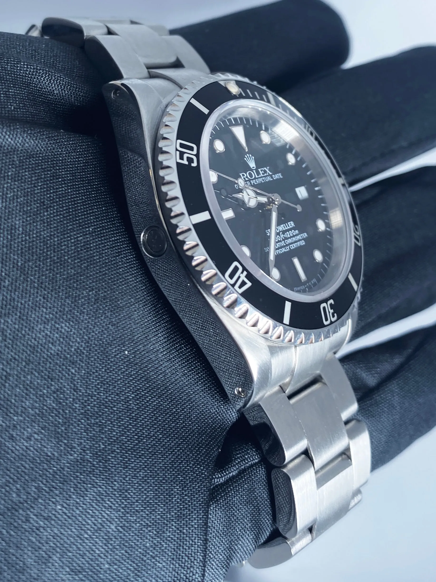 Rolex Oyster Perpetual Sea-Dweller 16600 Mens Watch