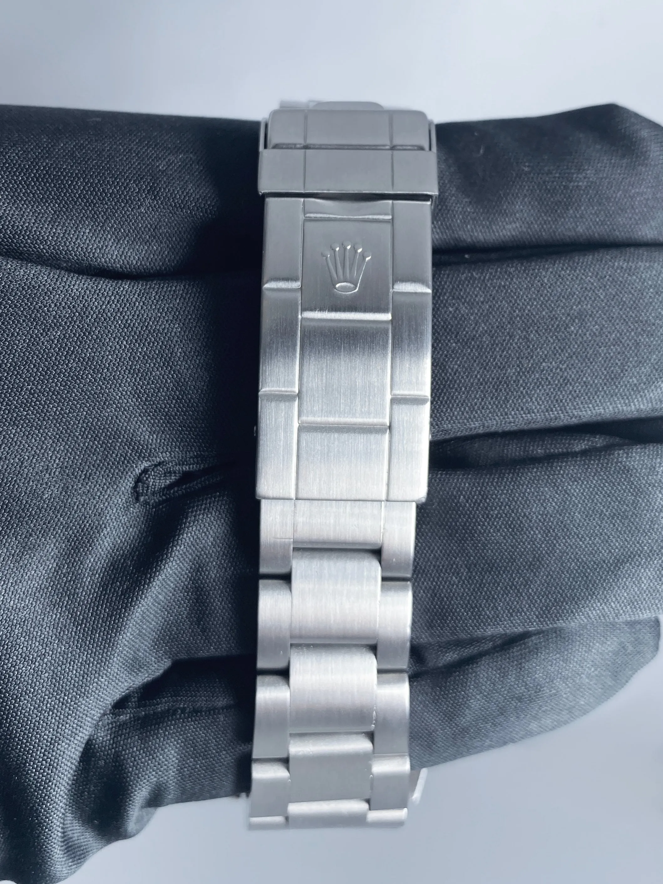 Rolex Oyster Perpetual Sea-Dweller 16600 Mens Watch