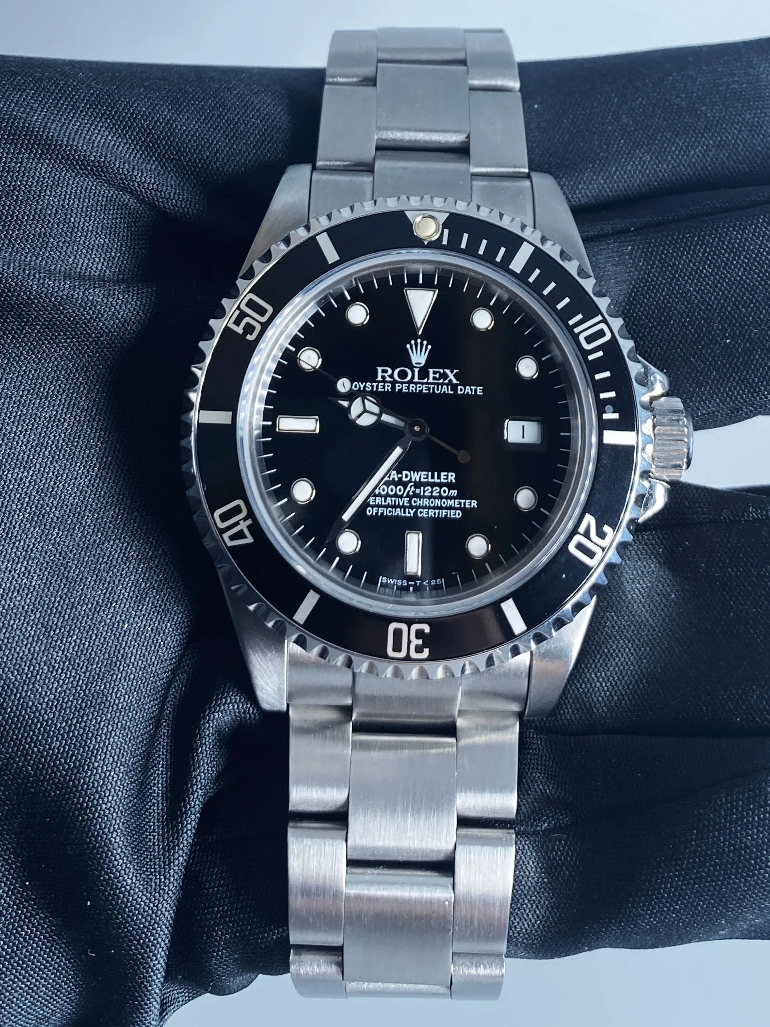 Rolex Oyster Perpetual Sea-Dweller 16600 Mens Watch