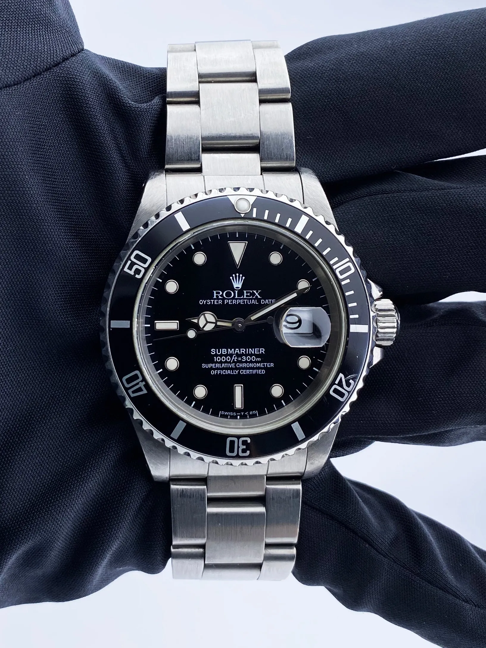 Rolex Oyster Perpetual Submariner 16610 Men's Watch Box & Papers