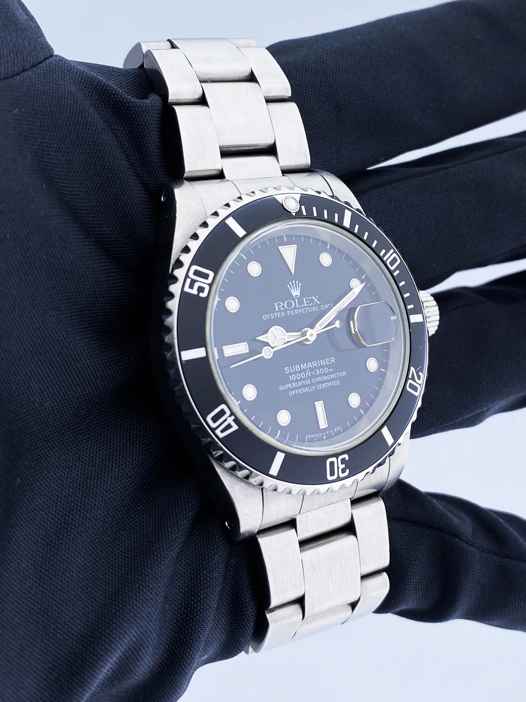 Rolex Oyster Perpetual Submariner 16610 Men's Watch Box & Papers