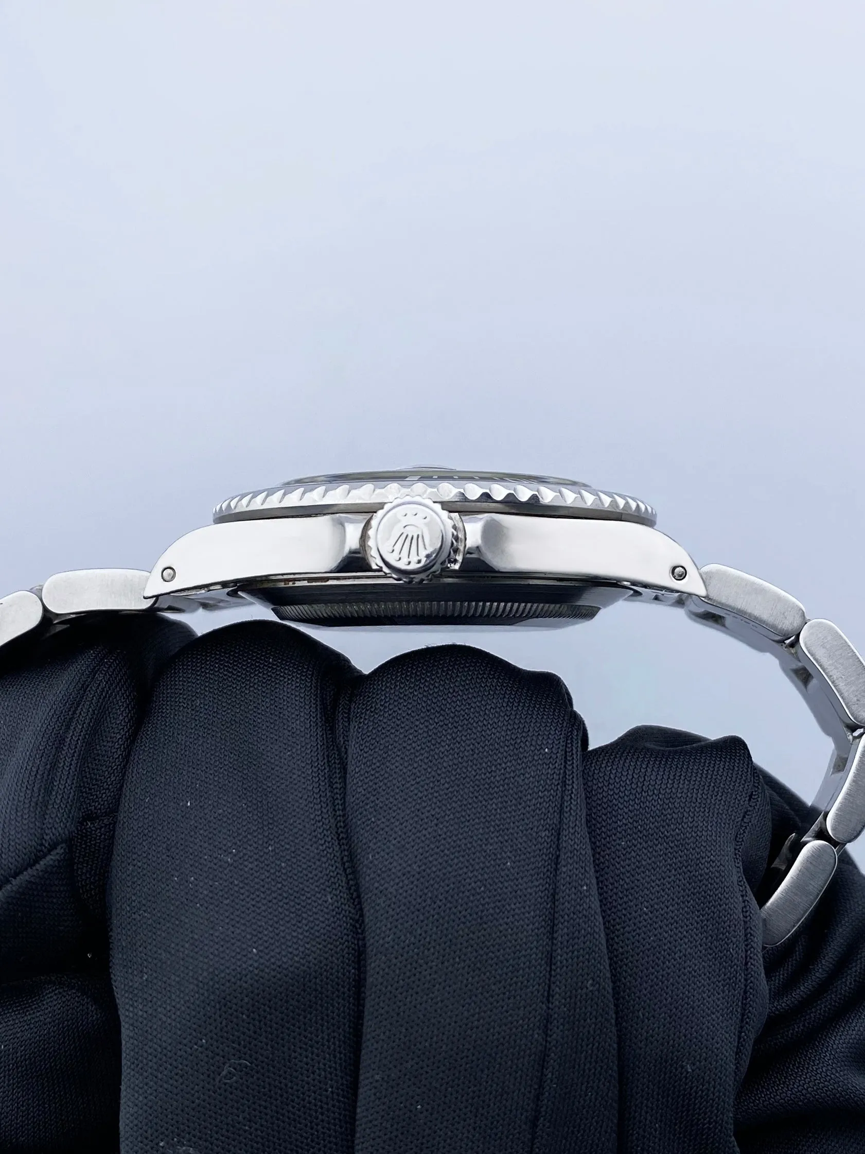Rolex Oyster Perpetual Submariner 16610 Men's Watch Box & Papers