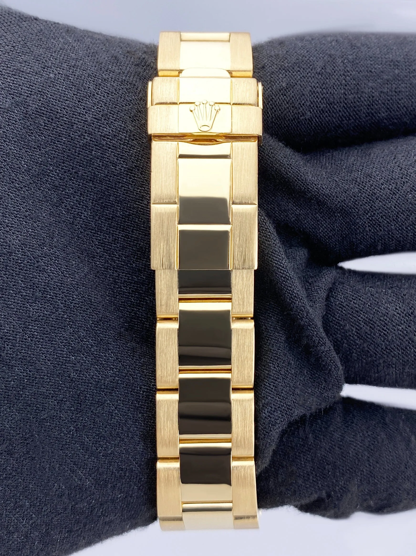 Rolex Yacht Master 68628 White Dial 18K Yellow Gold Mens Watch